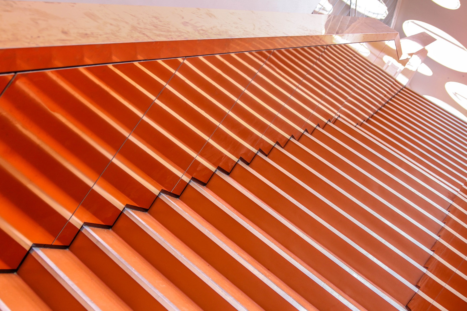 Trap bekleed met koperen platen