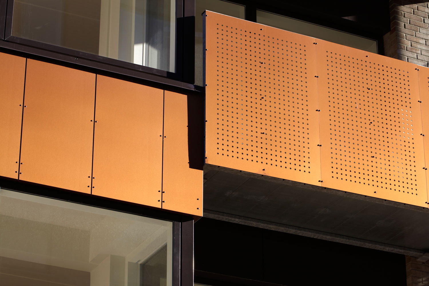 Close up: Alucobond platen in koperkleur