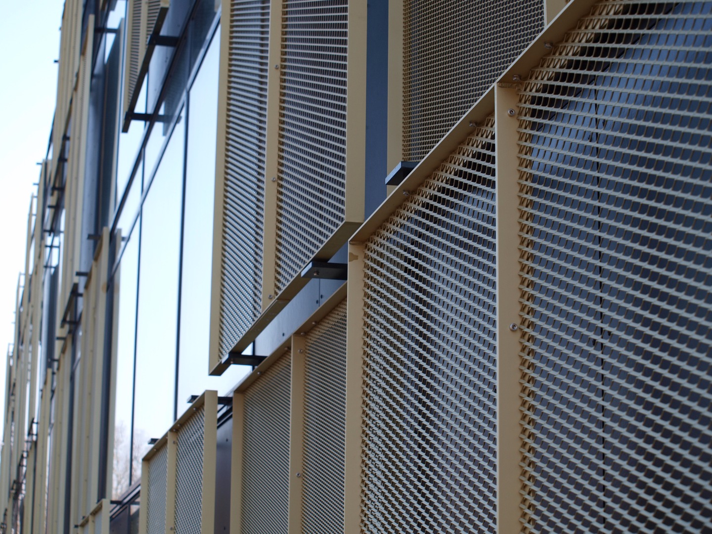 Panelen voor bescherming tegen zonlicht voor op het gebouw bij de Deense Technische Hogeschool